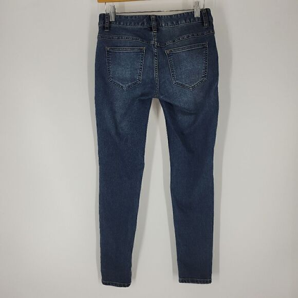 Free People distressed blue jeans size 25. - Picture 4 of 10